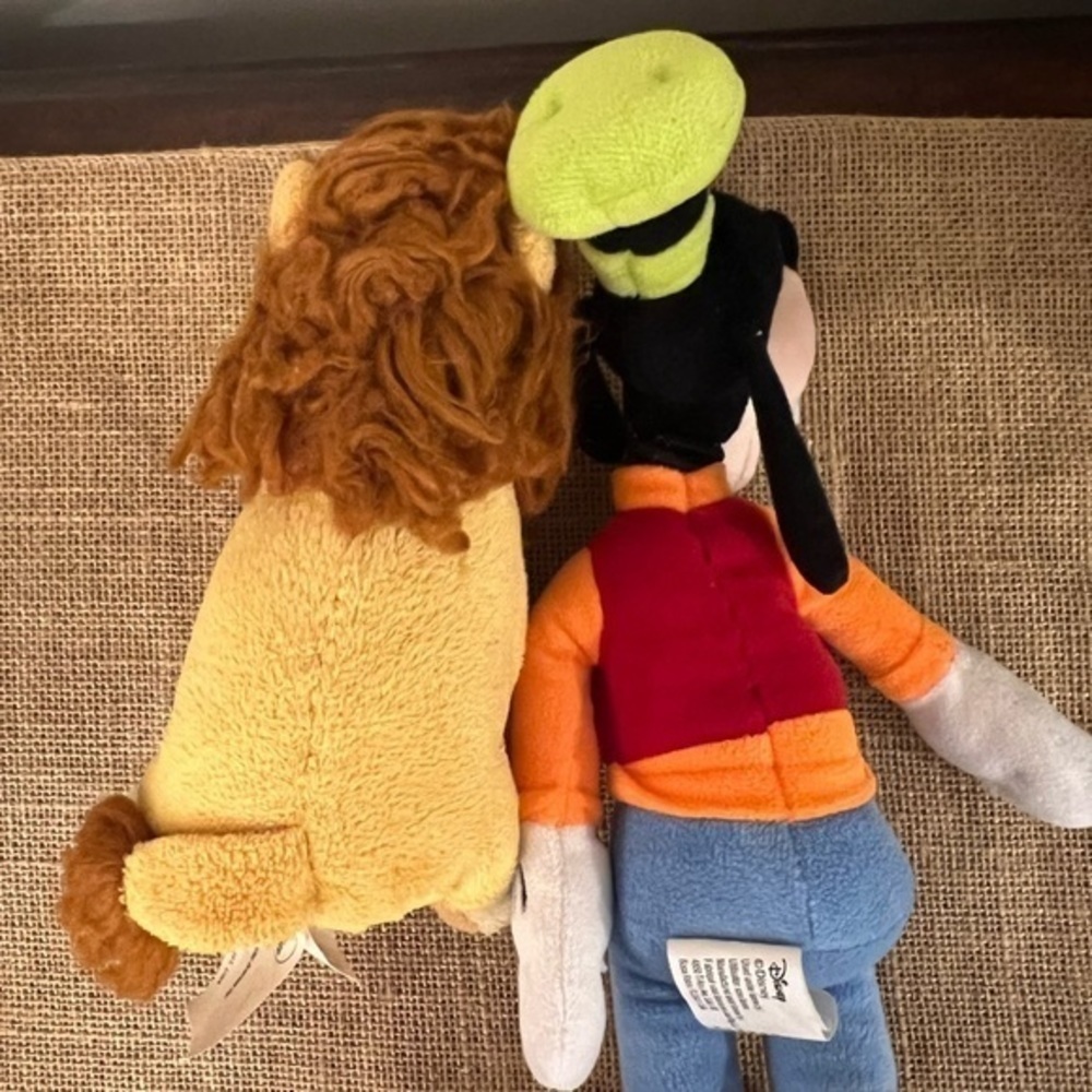 Disney stuffed animals. The lion king Mufasa. Goofy. - Picture 6 of 7